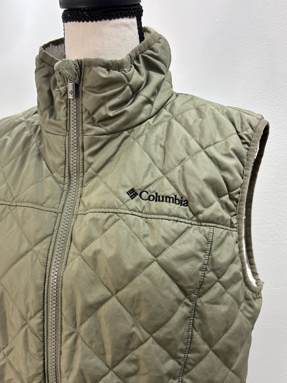 Columbia Copper Crest Quilted Fleece-Lined Vest Size L Stone Green (EUC)